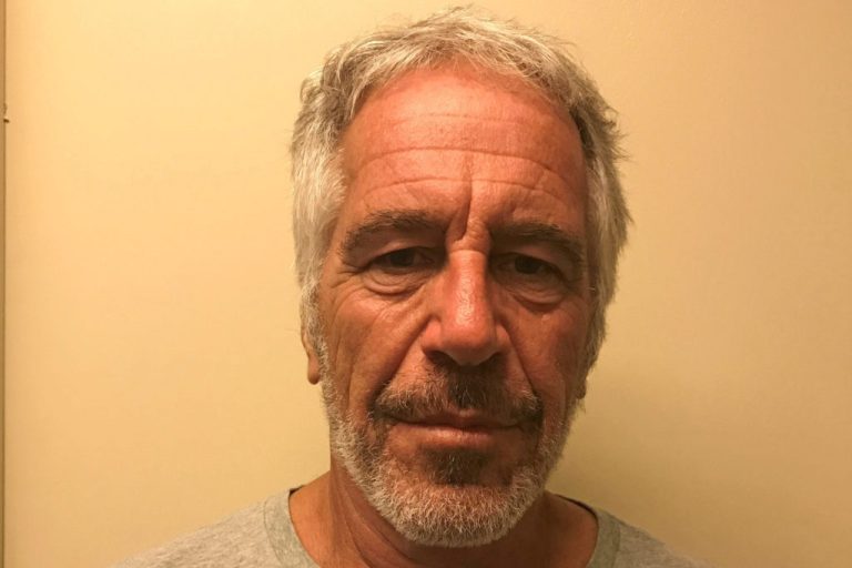 Departamento de Justicia libera cientos de miles de documentos sobre el abusador Epstein bajo presión legal